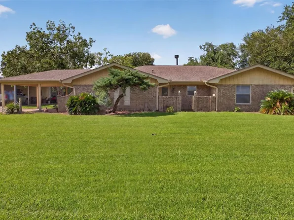 1228 Cook Rd, Winnie, TX 77665