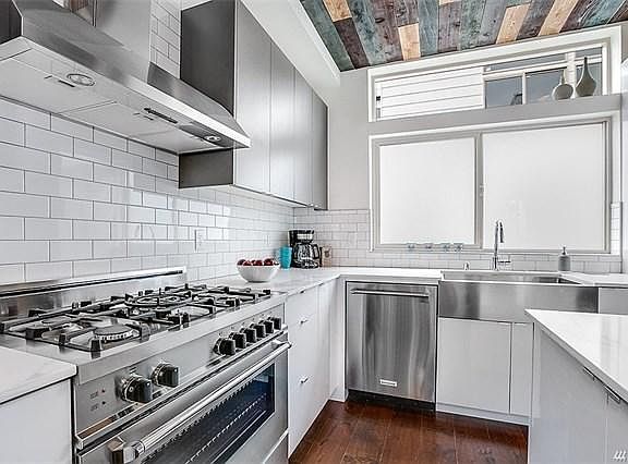 Brand new open flow chef like kitchen.