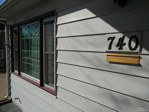 3rd image of 740 Sheridan St