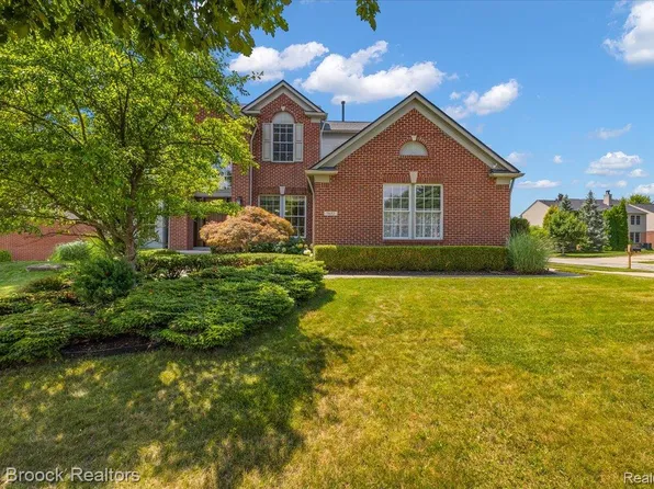 1632 Blushing Ct, Rochester Hills, MI 48307