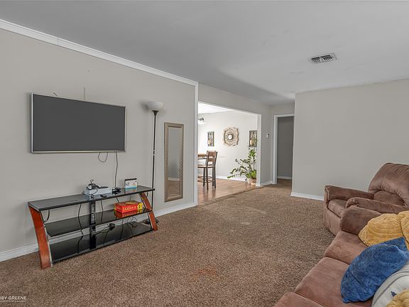 4th image of 900 Lincoln Dr
