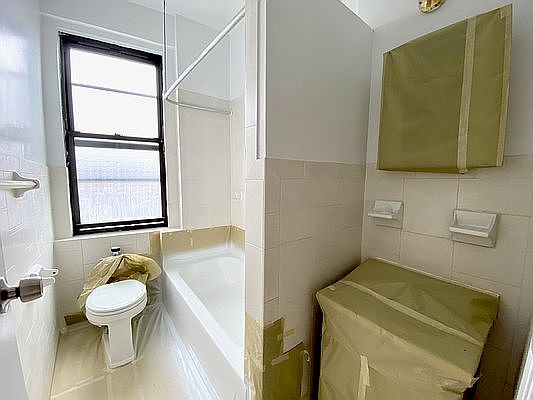 4th image of 577 Isham St #3H