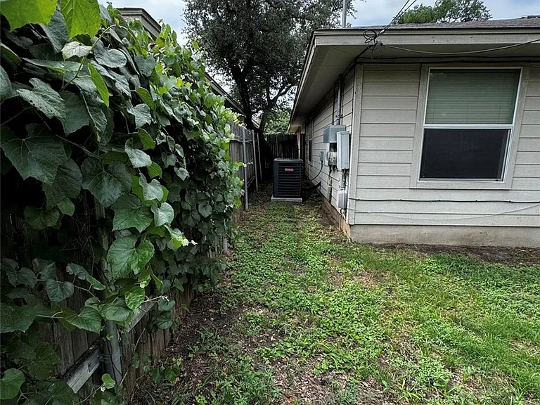 8613 Talyne Chaise Cir #B — Photo 19