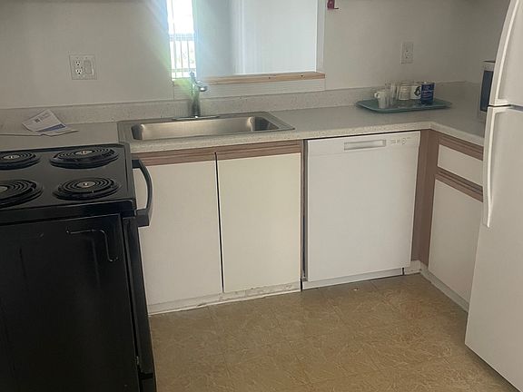 3rd image of 3206 Sabal Palms Ct