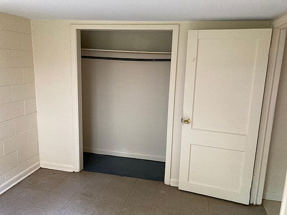 4th image of 815 S Beaumont Ave APT B