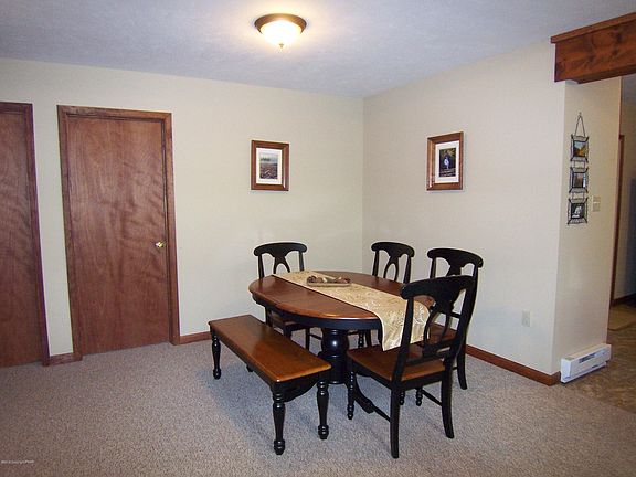 5th image of 81 Dryden Dr