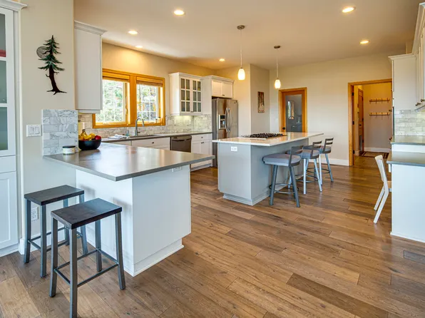 3322 Panorama Dr, Bend, OR 97703