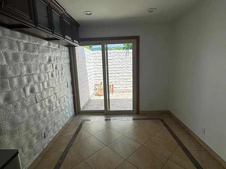 4153 W Sarah St — Photo 16
