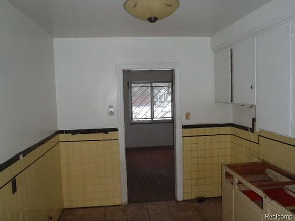 4th image of 11131 E Outer Dr