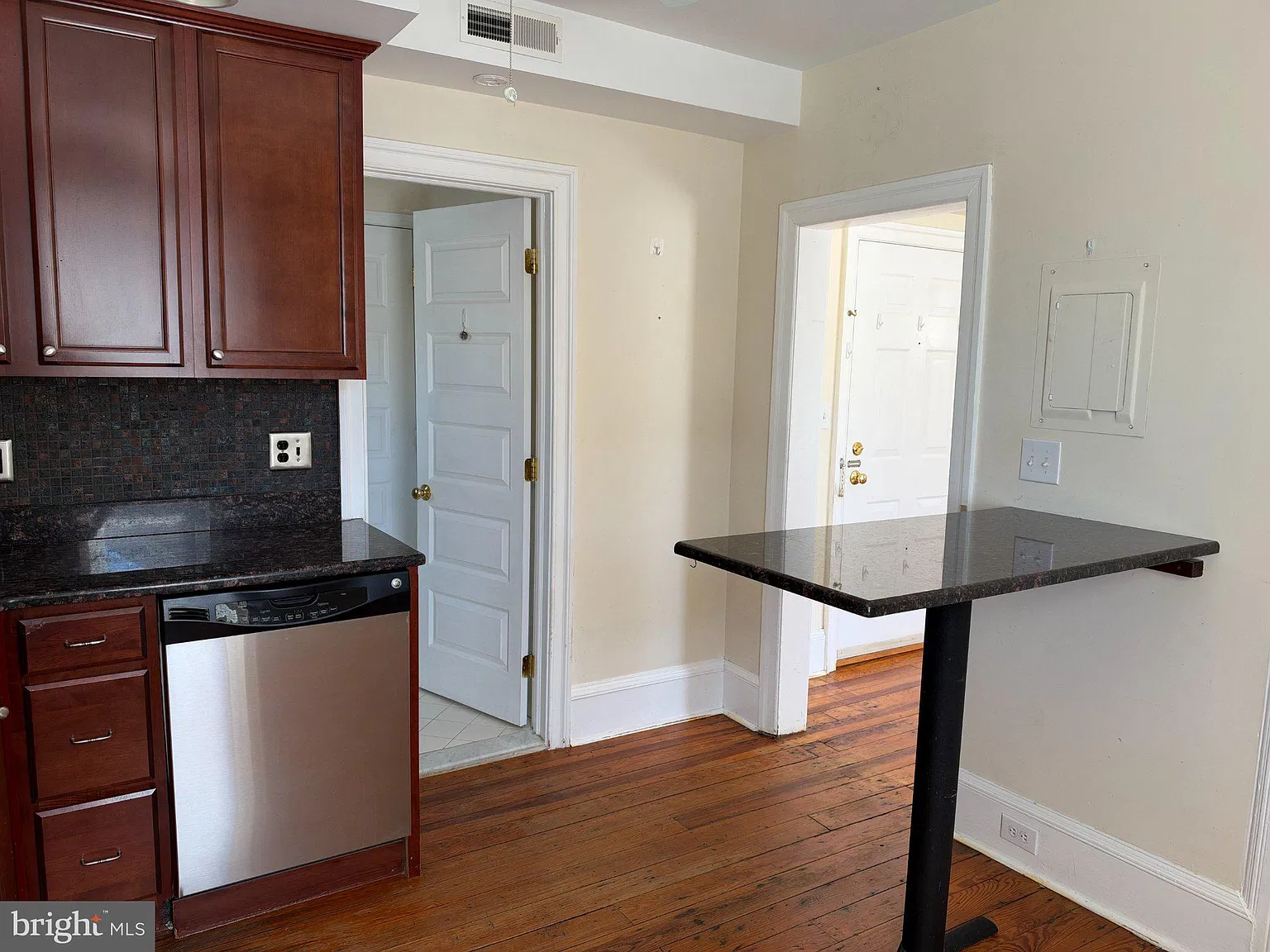 1 bed, 1.0 bath, 638 sqft, $2,100 — Photo 4