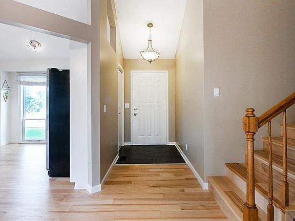 3rd image of 2410 Laura Cir