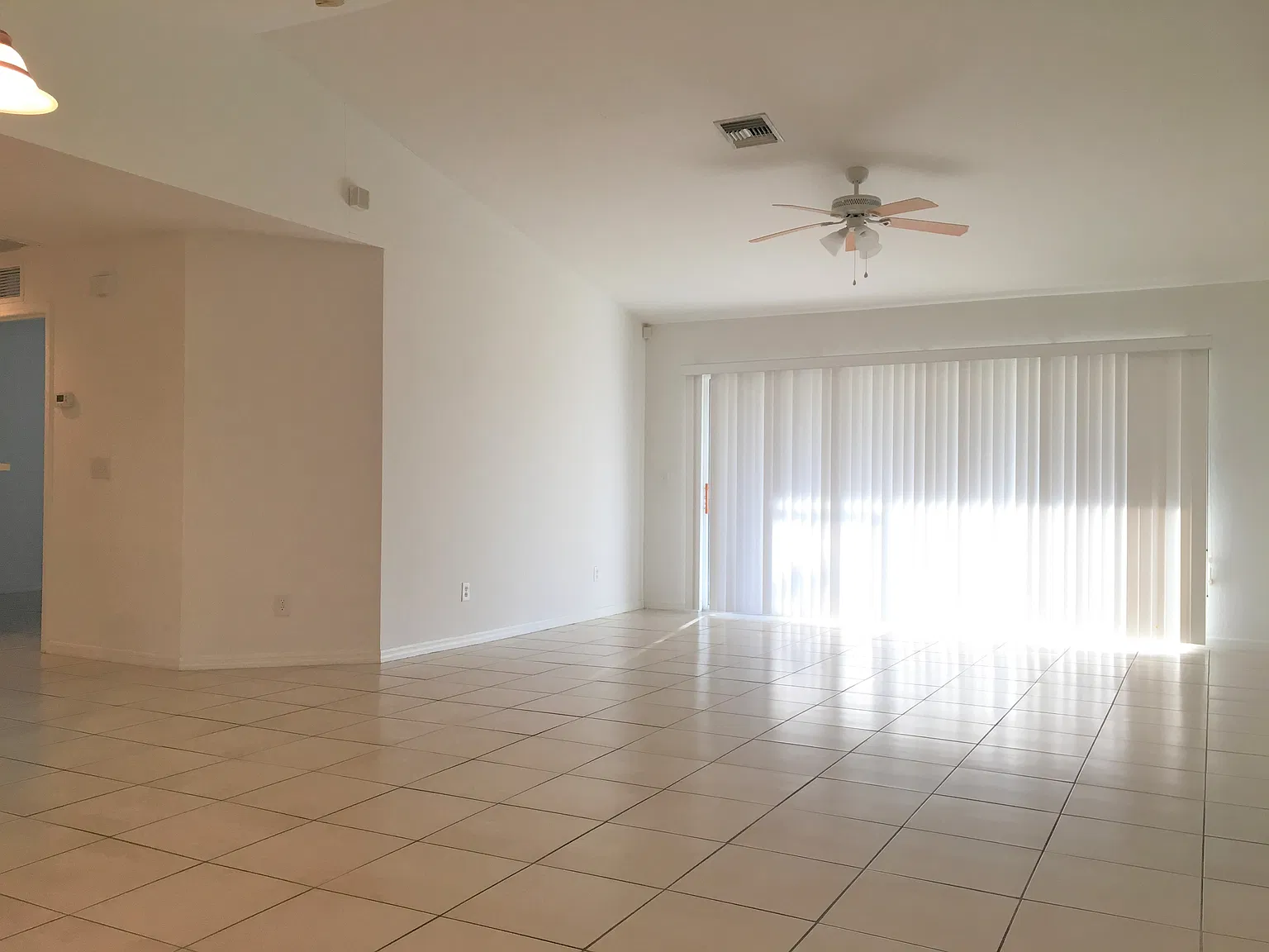 3 bed, 1408 sqft, $1,995 — Photo 3