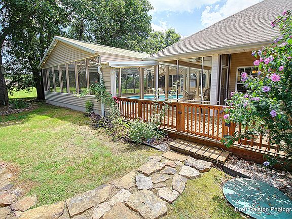 3rd image of 51 Taylor Dr