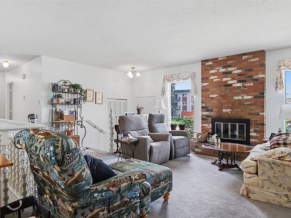 4th image of 284 Arrowstone Dr