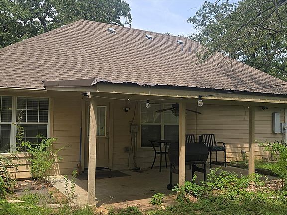 3rd image of 702 Ortega St