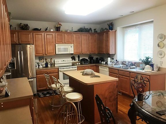 2nd image of 8803 Lakeway Ct