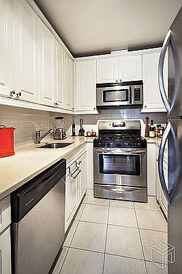 5th image of 308 E 51st St #4/5