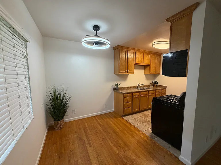 10321 La Reina Ave #5 — Photo 5