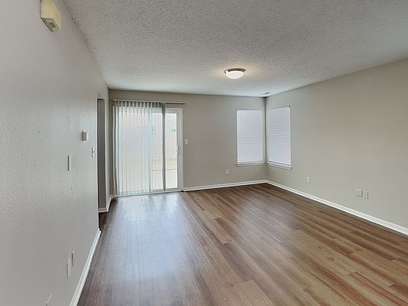 5th image of 4322 Village Bend Dr
