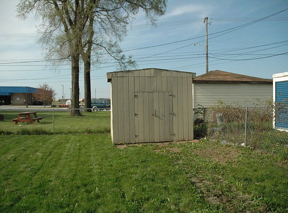 3rd image of 195 Grace St