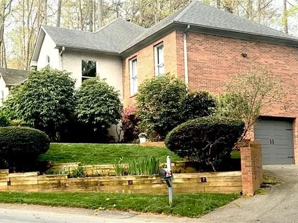 1224 Idlewilde Heath Dr, Winston Salem, NC 27106