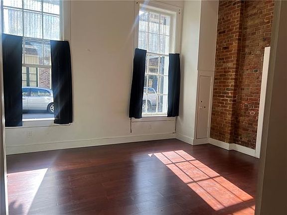 5th image of 807 Bourbon St #1A
