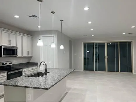 2000 E Escondido Pl — Photo 2