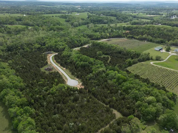 6 Weatherby Ln, Farmington, MO 63640