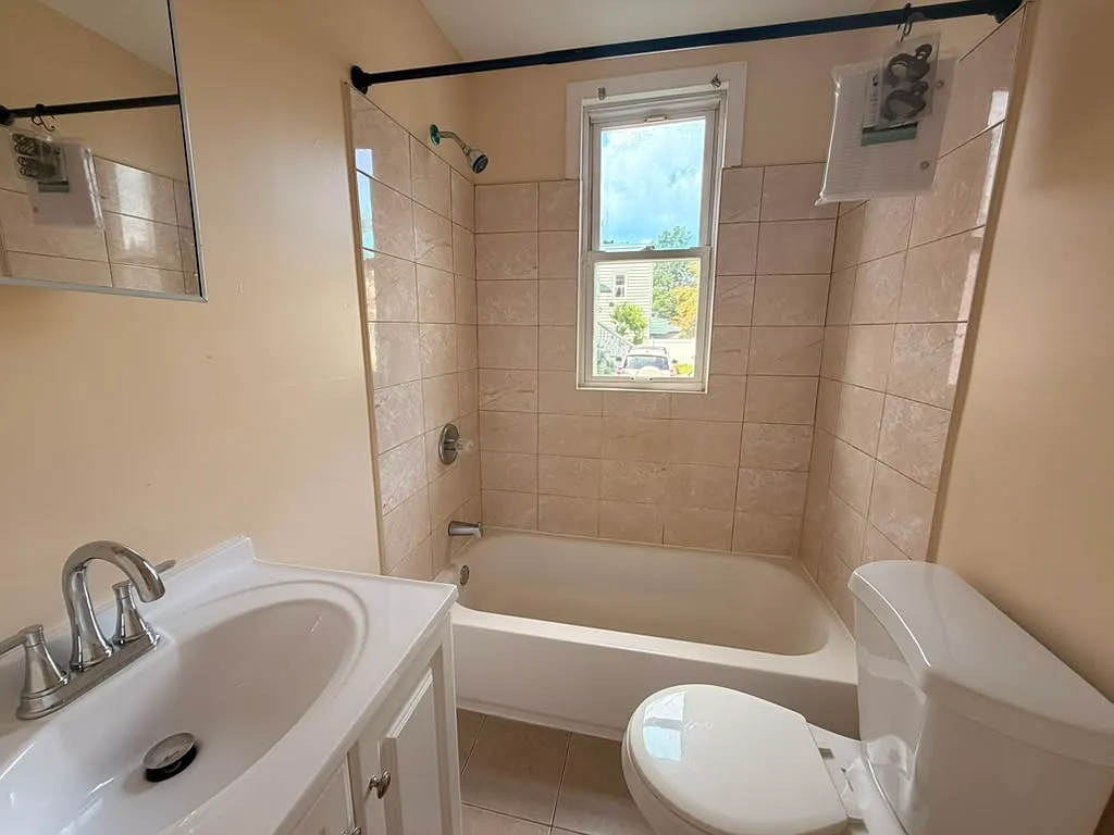 2 bed, $1,700 — Photo 3