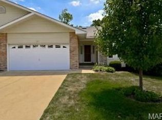277 Southern Oaks Dr, Saint Charles, MO 63303