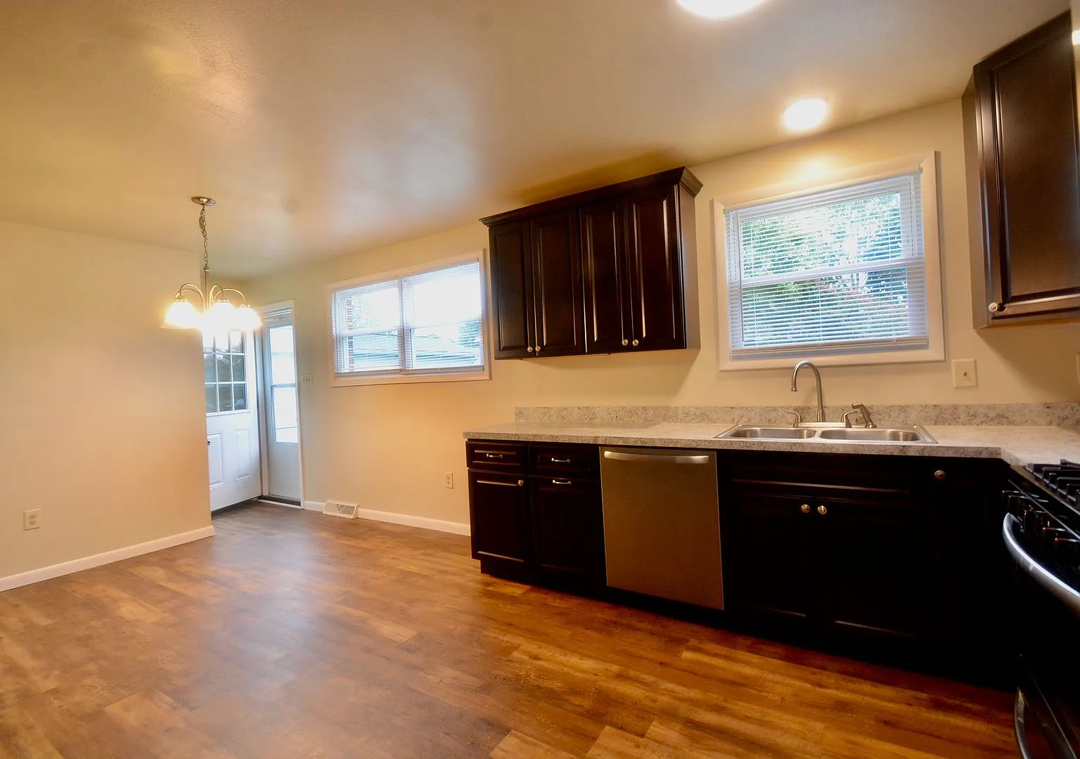 Ranch Home - 3 Bedroom Ranch Home — Photo 4
