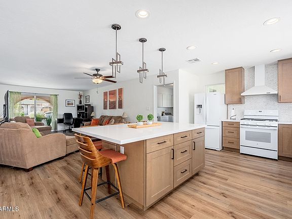 5th image of 2426 E SAHUARO Drive