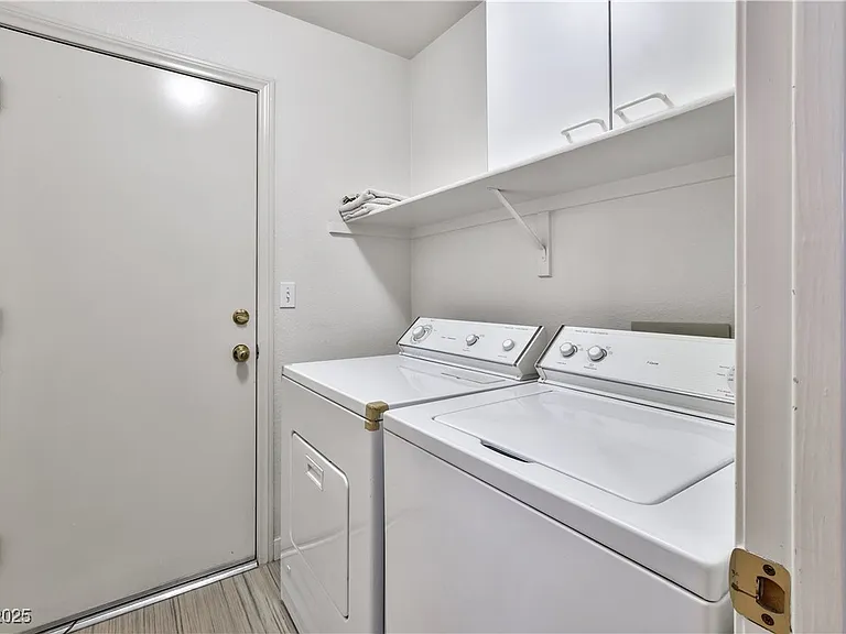 8041 Pottery Creek Dr — Photo 12