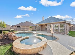 1039 Cydnie St, Kennedale, TX 76060