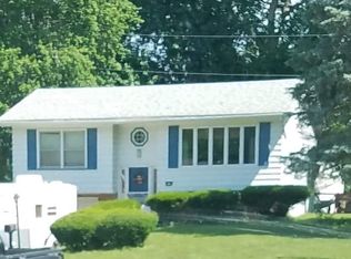 610 Robert Webb Dr, Monticello, IL 61856