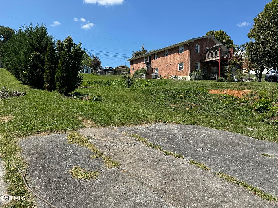 2nd image of 706 Fall St