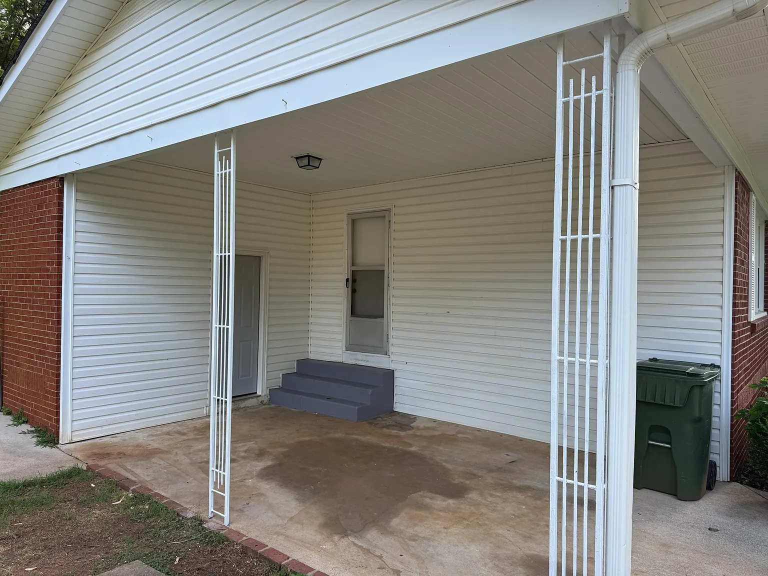 3 bed, 1295 sqft, $1,300 — Photo 4