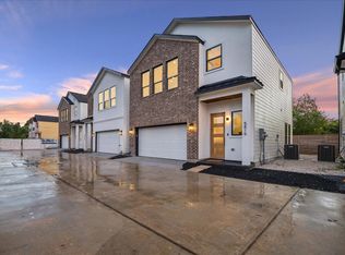 5807 Outer Banks St, Houston, TX 77091