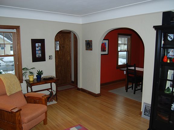 3rd image of 3829 44th Ave S