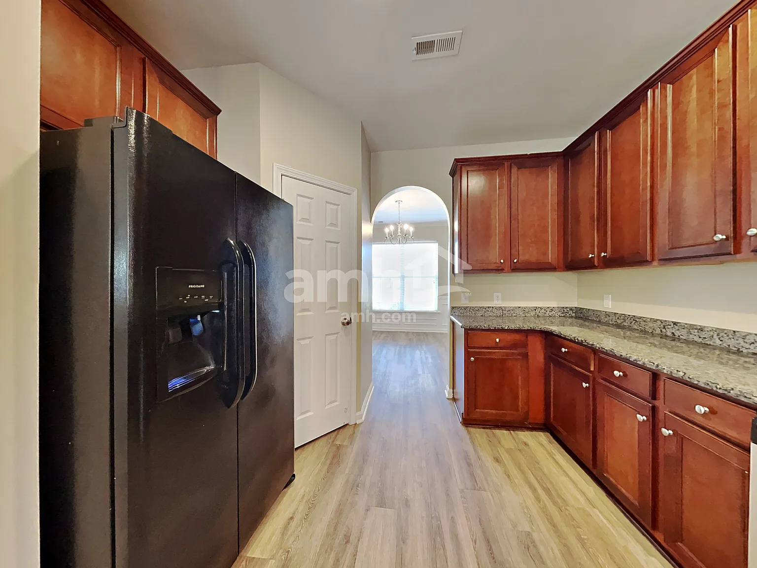 5 bed, 2.5 bath, 2820 sqft, $2,810 — Photo 3