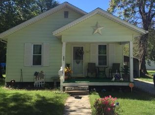303 S Lincoln St, Salem, IL 62881