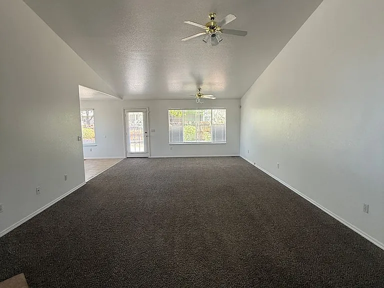 2505 Nimbus Ct — Photo 4