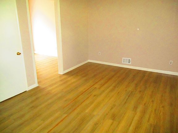 2nd image of 4940 Powell Ave #4940