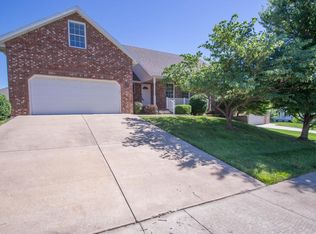 851 Scenic View Ct, Nixa, MO 65714