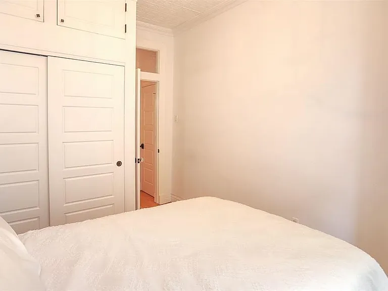 1122 Hudson St #2B — Photo 12