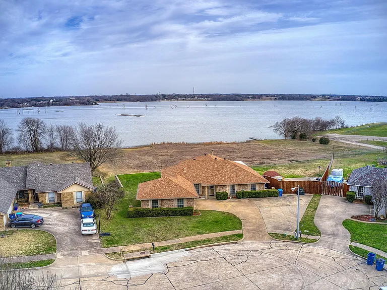 4804 Edgewater Dr — Photo 46
