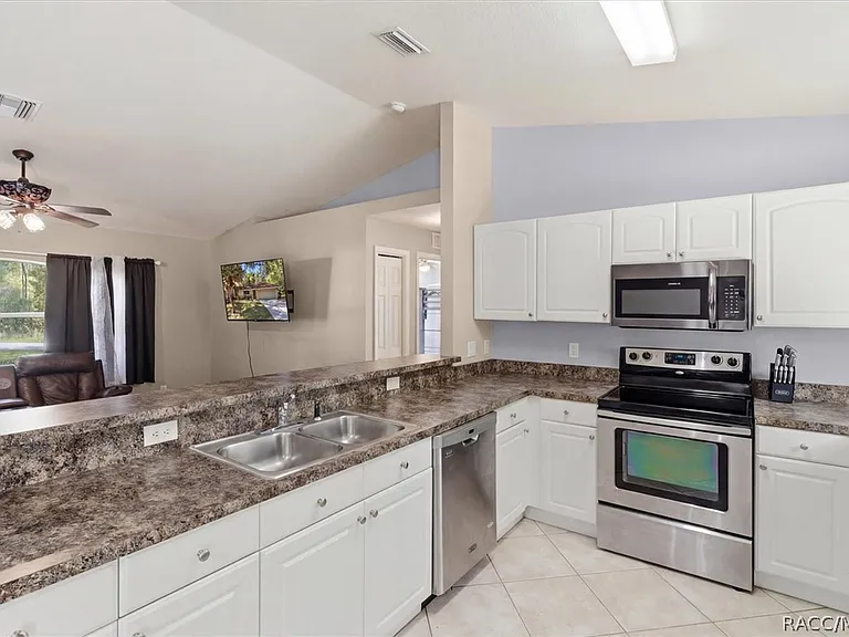3220 E Rogers St — Photo 8