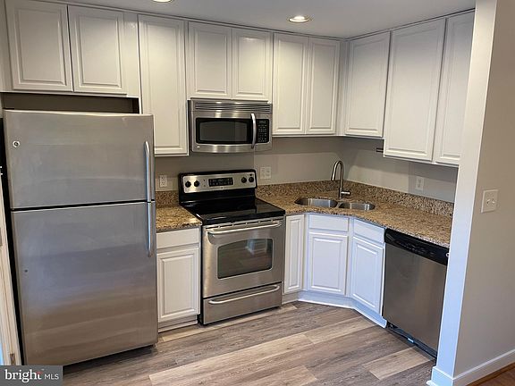 4th image of 1314 Kenmore Ave #8