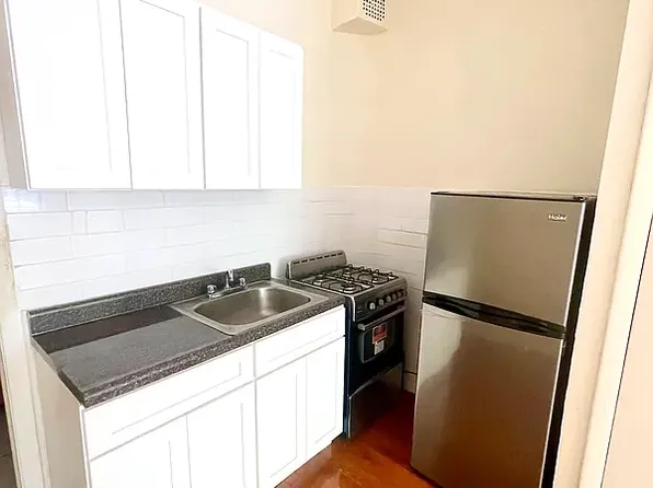 503 Quincy Street image 1 of 5