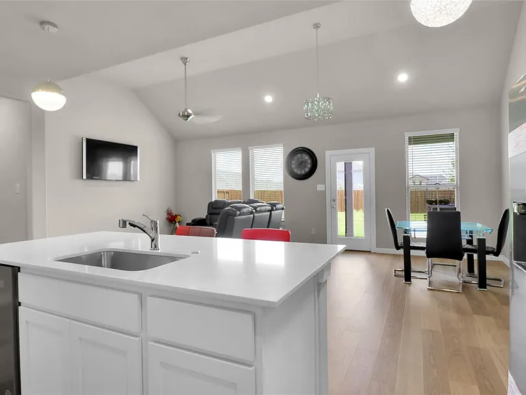 10604 Long Trail Dr — Photo 3